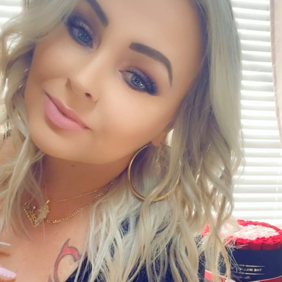 Meet your Posher, Christy - Picture 1 of 1